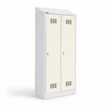 LOCKERPLUS H 2 BW TOP | 2-er Spind mit Trennwand und Schrägdach /eingebaut/