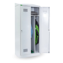 LOCKERPLUS H 2 BW TOP | 2-er Spind mit Trennwand und Schrägdach /eingebaut/