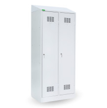 LOCKERPLUS H 2 BW TOP | 2-er Spind mit Trennwand und Schrägdach /eingebaut/